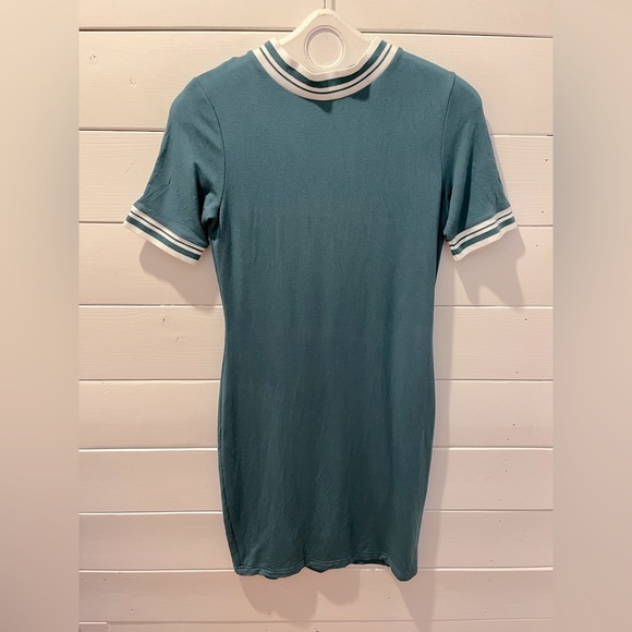 💚 TWIK – Green sporty t-shirt dress – Size L - Picture 1 of 7